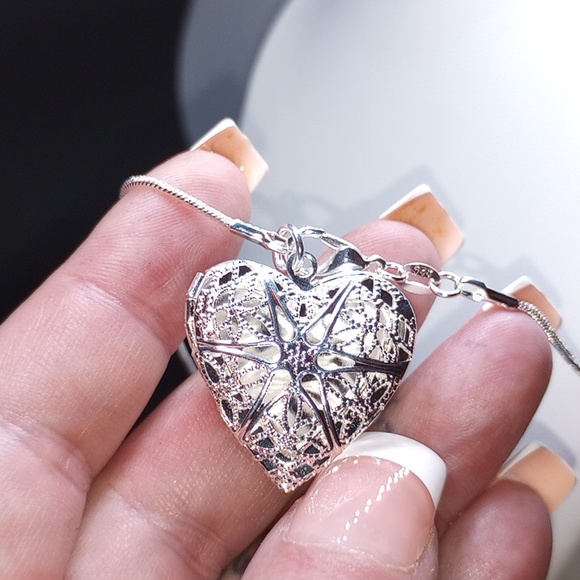 Real STUNNING 🤩 BEAUTIFUL 😍 "Hearts of Love" Locket Rope/Snake Necklace - Picture 8 of 8